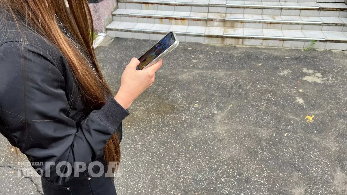 17-летнюю студентку из Арзамаса заставили отдать более 200 тысяч после видео-звонка с мужчиной в форме майора ФСБ