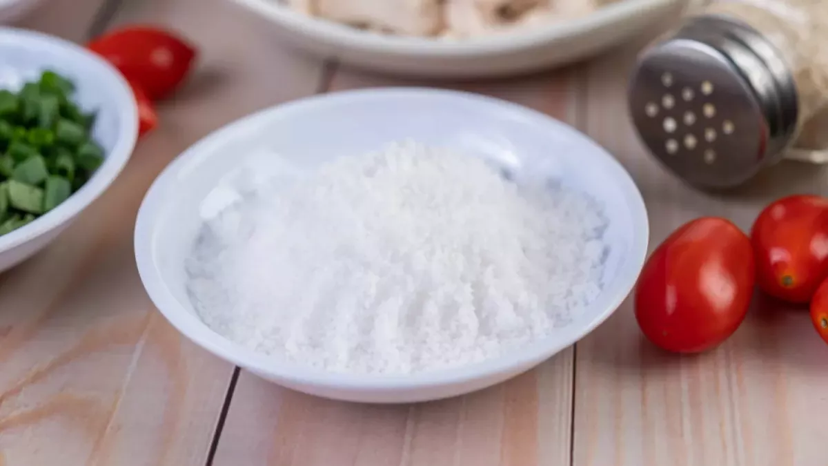 Тарелка с солью на подоконнике весной: вы будете изумлены этим трюком умелых хозяек