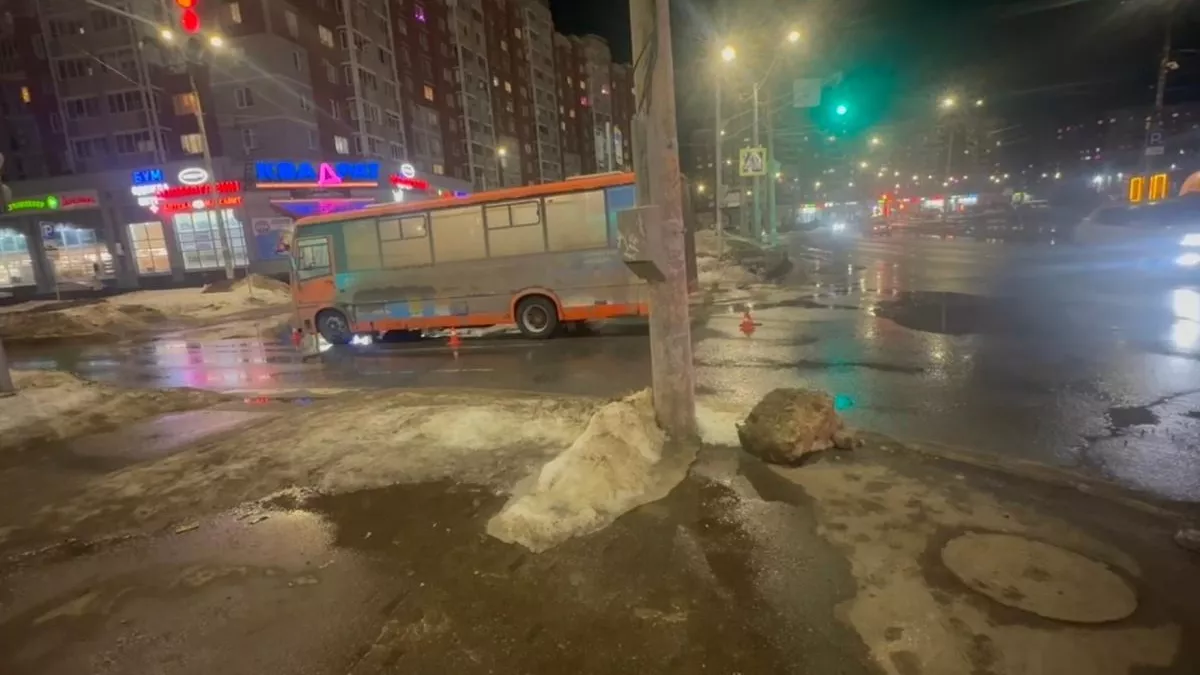 Автобус №13 сбил женщину на «зебре» при повороте направо