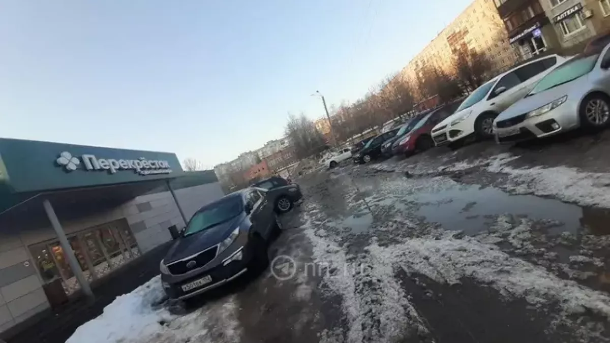 Огромные лужи в Мещере отрезали жителей от магазинов и машин