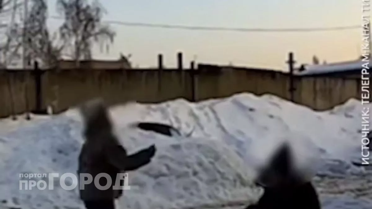 В Семеново две девочки чудом ушли от схода льда с крыши дома