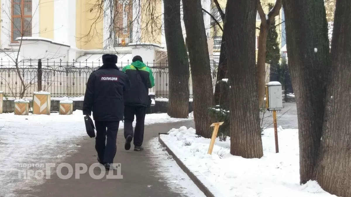 Житель Сормово пропил 400 тысяч рублей, предназначенные его дочери