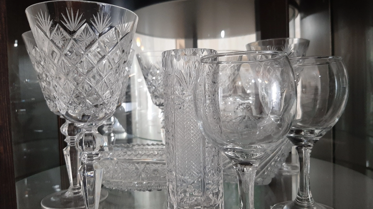 Не выбрасывайте бабушкину посуду: эксперты назвали советский хрусталь, который вырос в цене в 100 раз