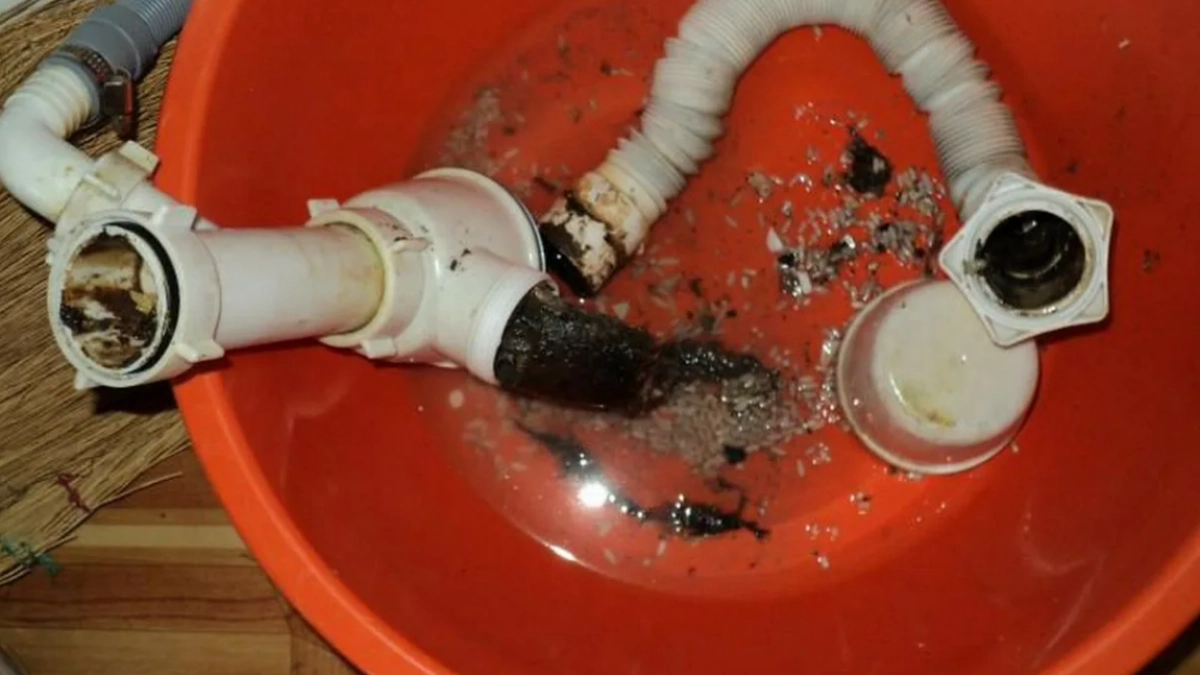 Никогда не сливайте эти 5 продуктов в раковину – засоряют ваши трубы: откровение сантехника с 20-летним стажем