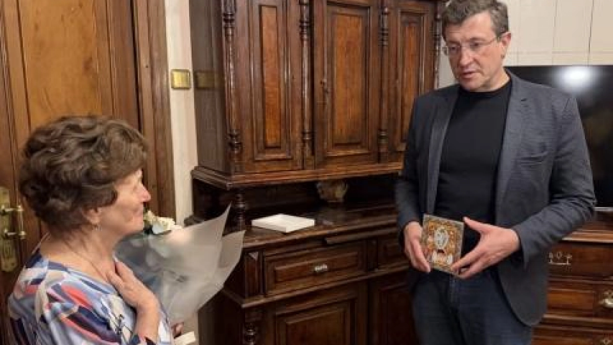 Губернатор вручил семье добровольца СВО орден Мужества и освященную икону