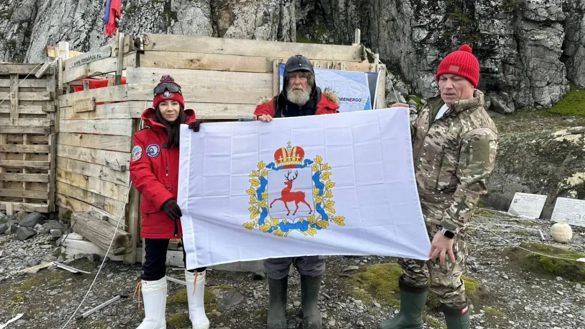 Путешественник Федор Конюхов поднял флаг Нижегородской области над Антарктидой