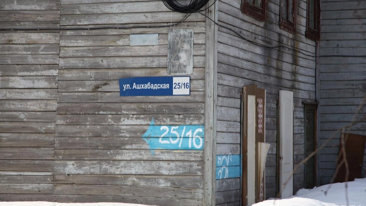 Сваи забивают рядом с домами, где ещё живут люди: КРТ в Нижнем Новгороде