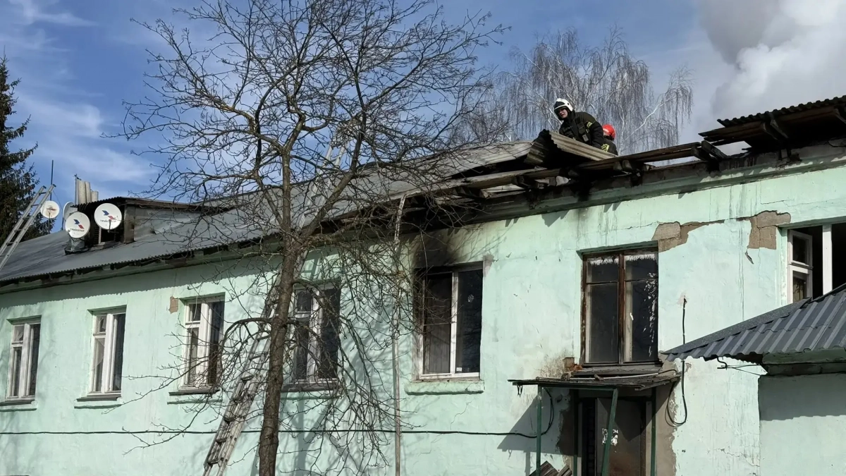 Более 30 пожарных тушили вспыхнувший дом в Богородском районе