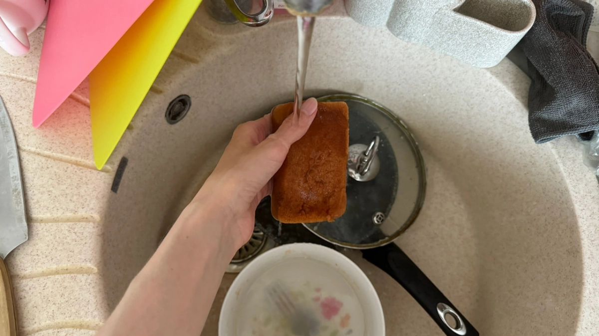 Больше не лью кипяток в раковину: знакомый сантехник раскрыл, почему эта привычка может дорого обойтись