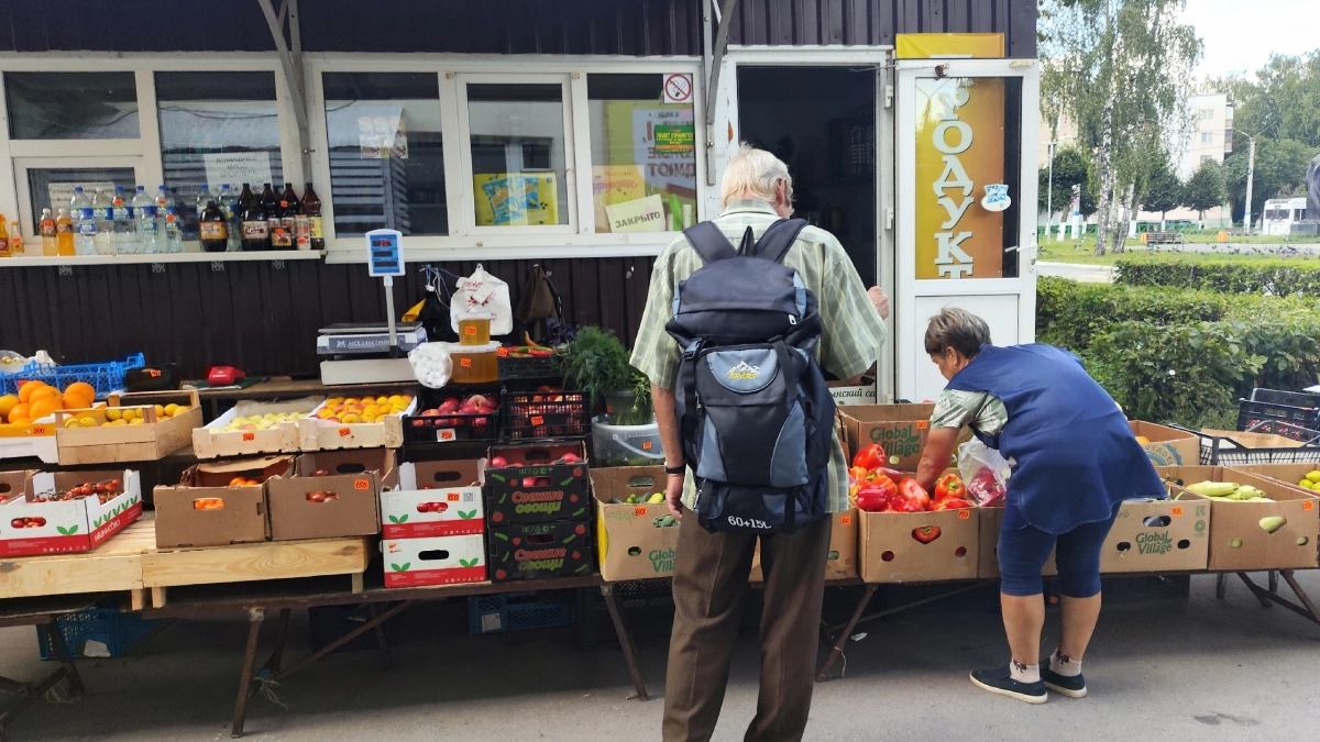 В Японии этот фрукт отрывают с руками и платят за него бешеные деньги, а у нас он валяется под ногами