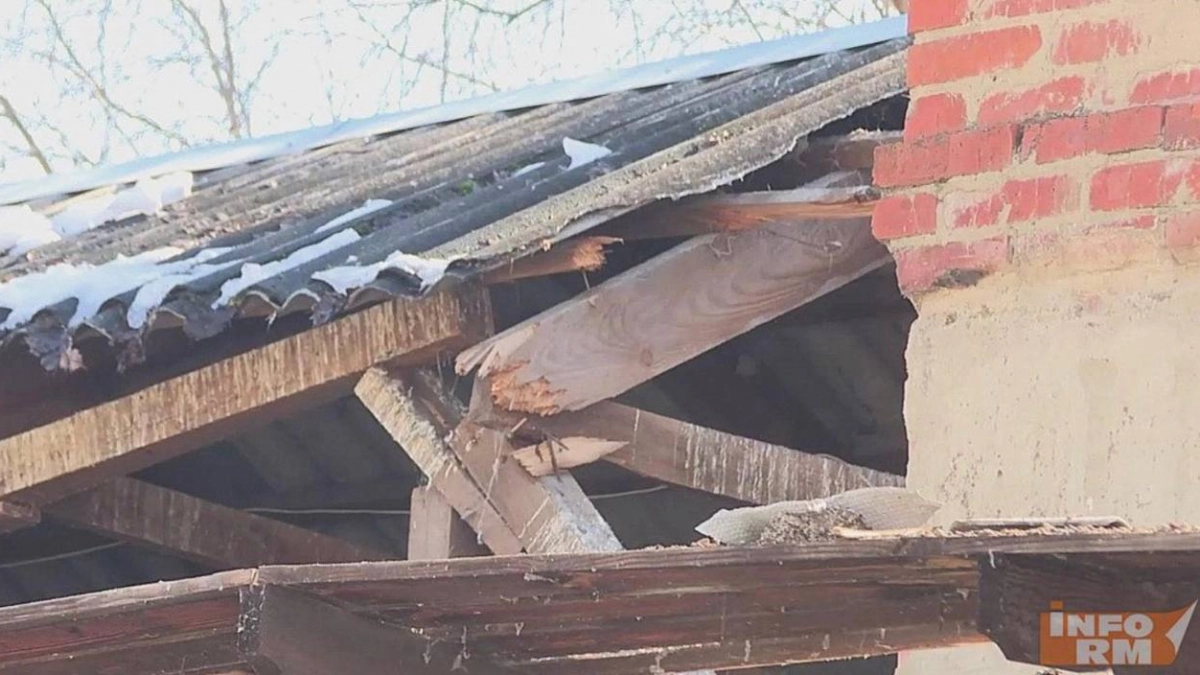 В нижегородском поселке введен режим ЧС после обрушения крыши дома