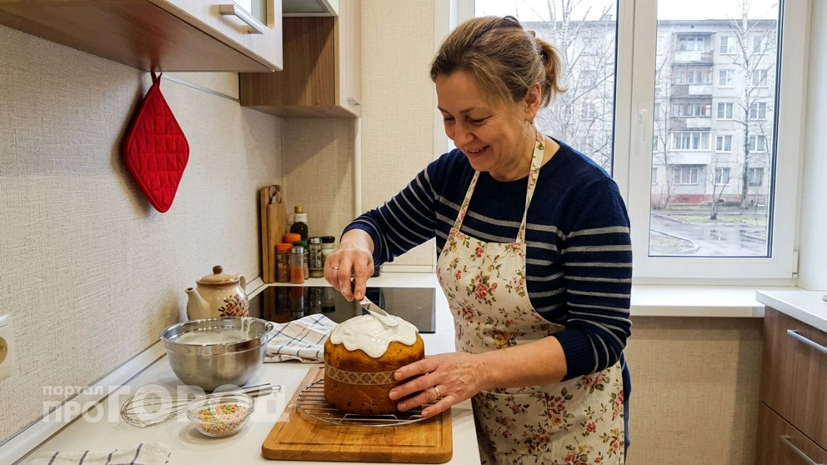 Глазурь для кулича из двух ингредиентов без миксера — плотная, белоснежная и не крошится даже на следующий день