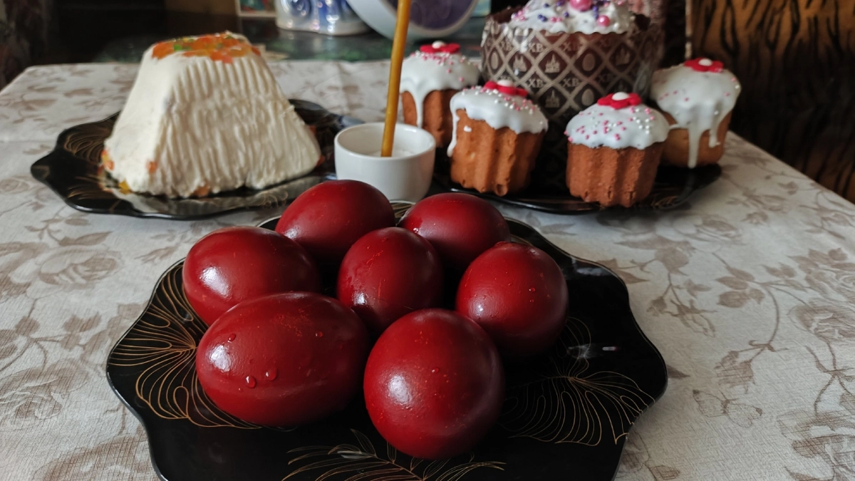 Батюшка назвал точные дни, когда нужно красить яйца и печь куличи к Пасхе в 2026 году