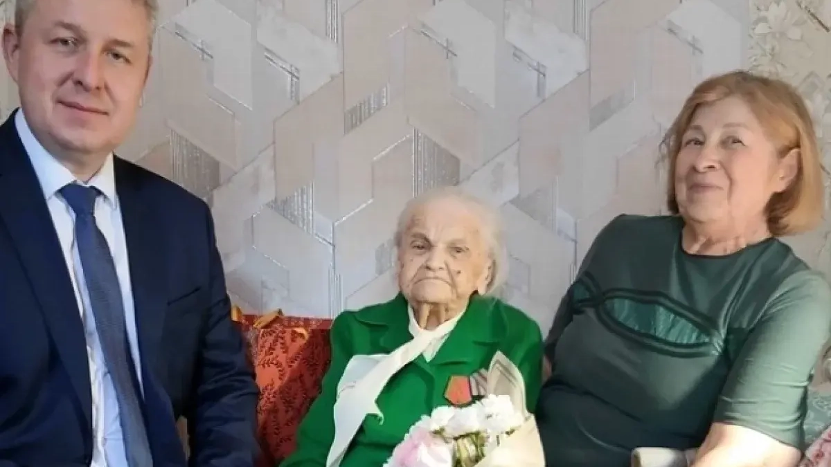 Нижегородка Зинаида Еремина отметила 100 лет: ветеран с наградой за труд в годы войны