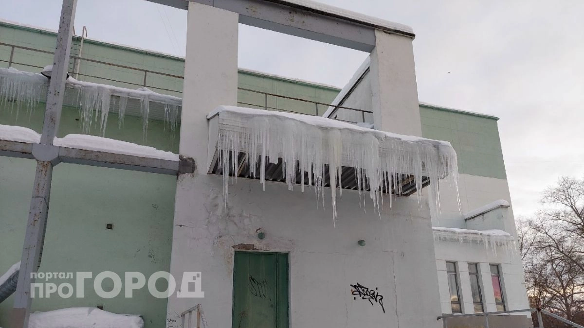 Нижегородцу возместили более миллиона за сосульку, упавшую на машину