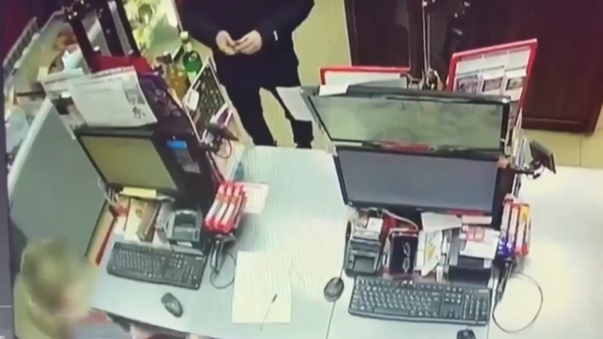 Нижегородец расстроился из-за того, что не работает канатная дорога, напился и пошел грабить магазин