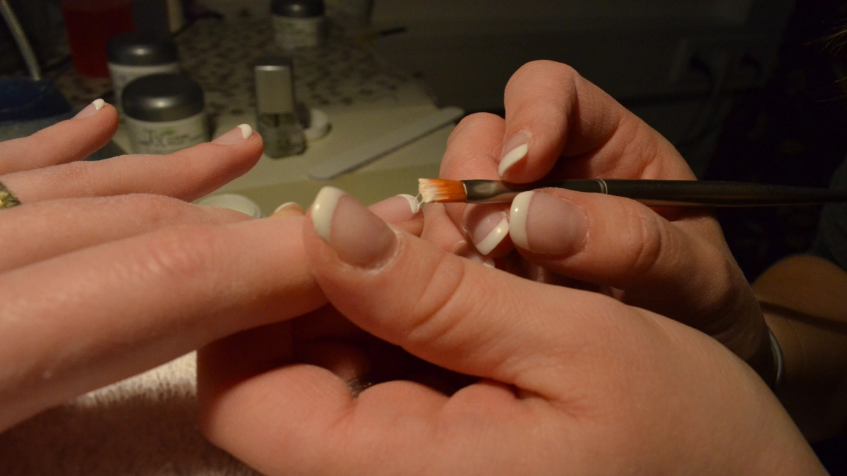 Мастер маникюра из Сеченовского района нажилась на подделке документов вместо услуг