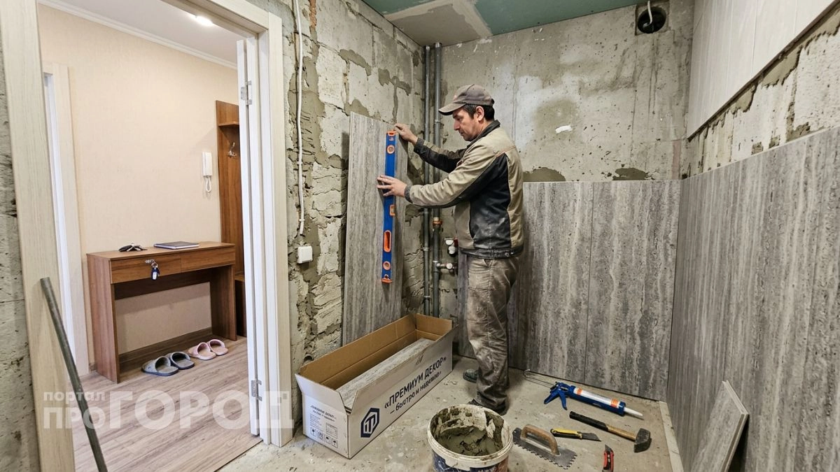 Мастера перестали класть плитку в ванной и перешли на материал, который дешевле, красивее и ставится за день