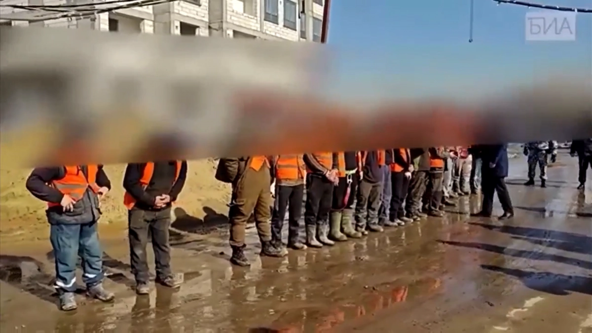 Следователи и военкомат проверили более 200 рабочих на стройке Нижнего Новгорода, чтобы найти уклонистов