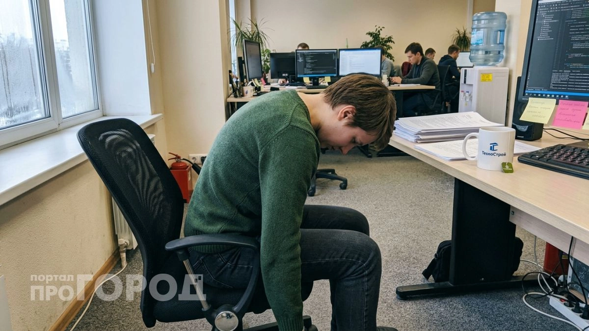 Одно движение утром снимает боль в спине на весь день — ортопед показал его за минуту