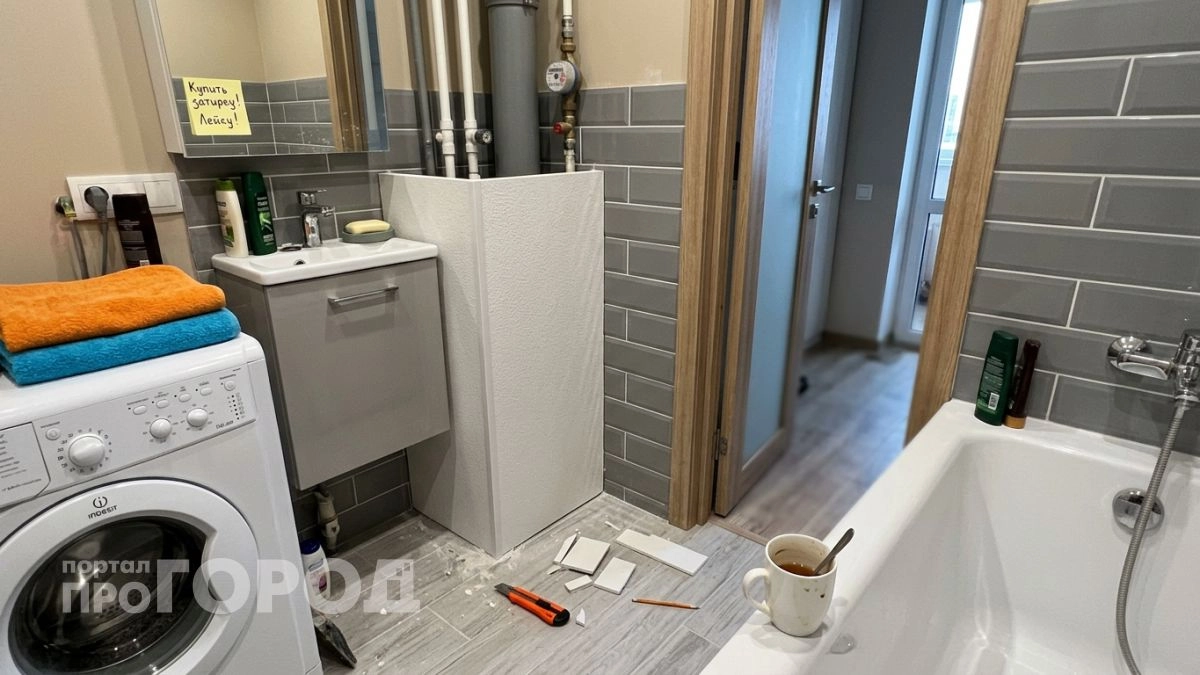 Подсмотрел у немцев способ спрятать трубы в ванной без коробов и перфоратора — делается за пару часов