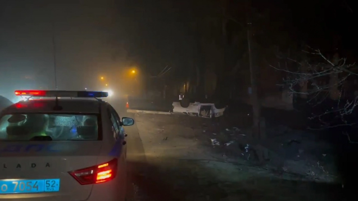 "Лада" опрокинулась в Выксунском районе после столкновения со столбом