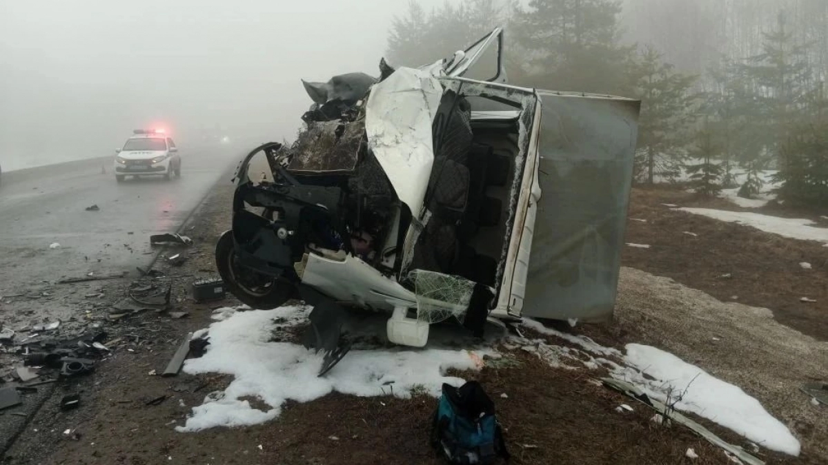 ГАЗель вылетела на встречку и врезалась в Lada Largus на трассе в Большемурашкинском районе