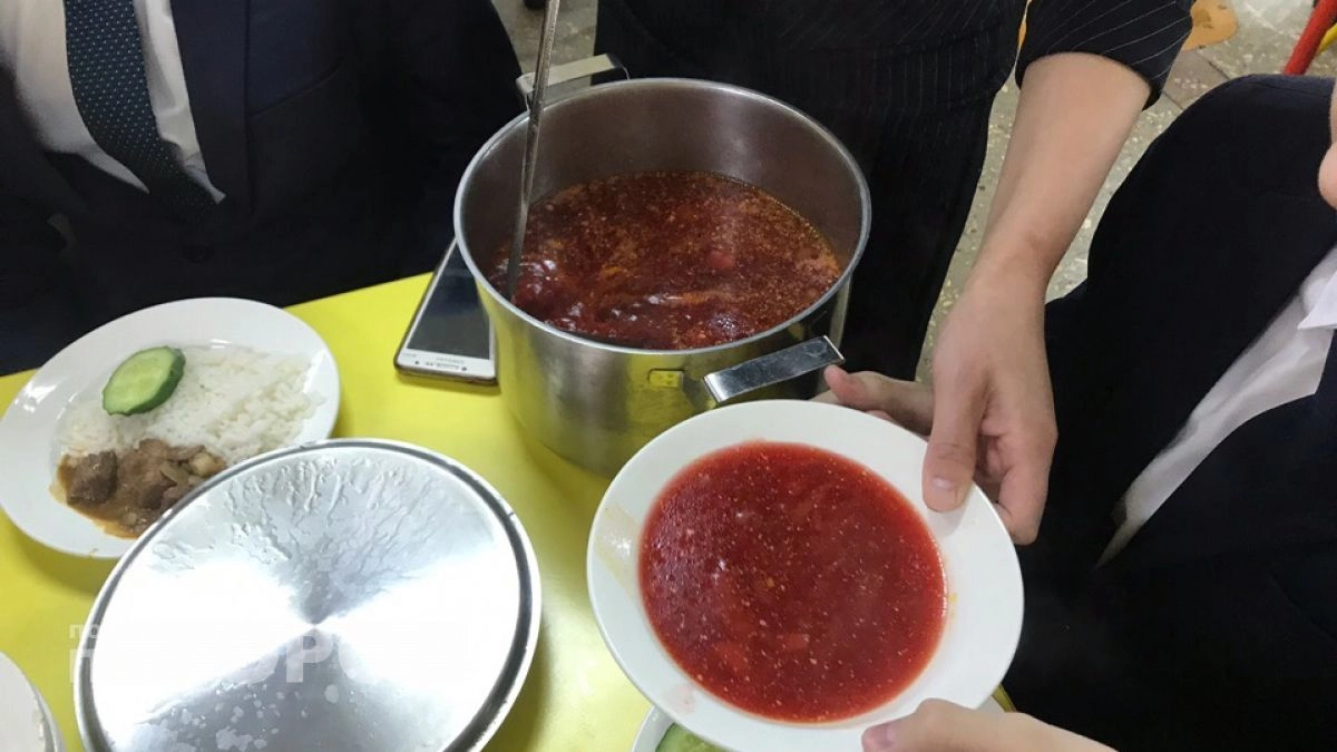 Настоящий борщ и щи как в 1952 году: 3 забытых секрета из советских столовых для рубинового цвета и «того самого» вкуса