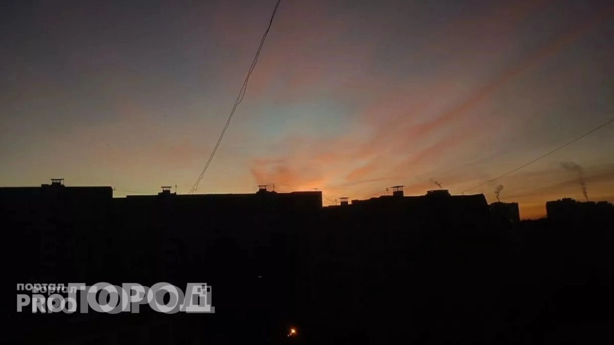 Обломки беспилотников "устроили" пожар на объектах Лукойла в Кстово: сбили 30 дронов 