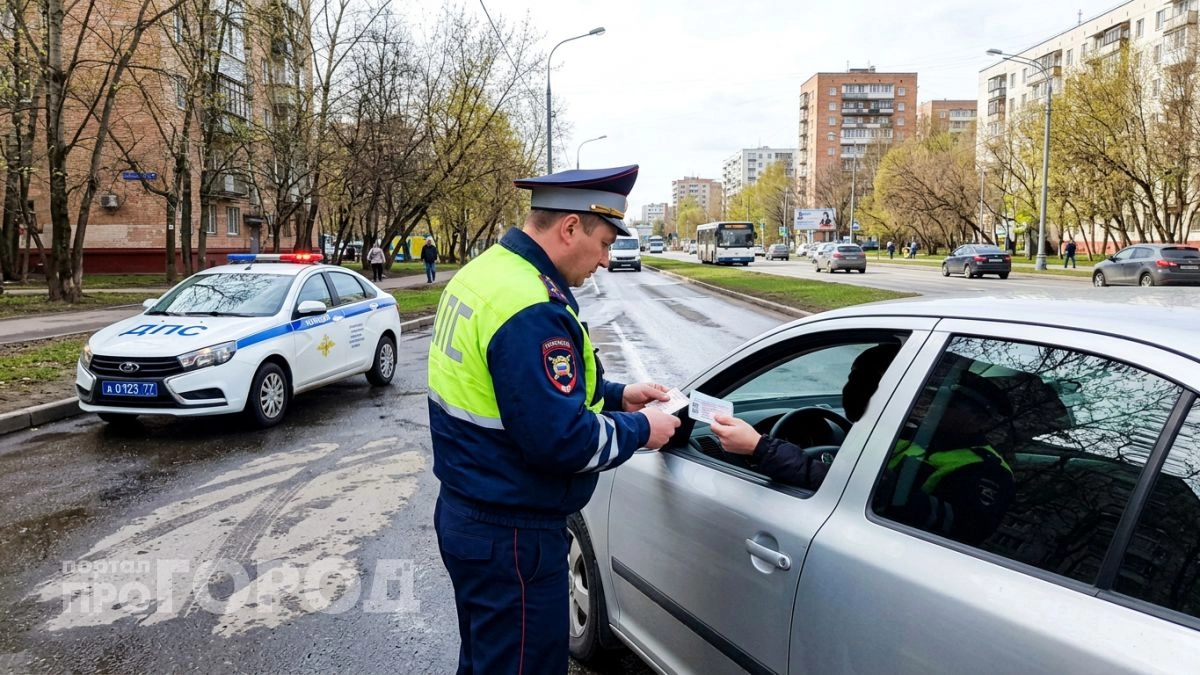 Хитрый прием с документами заставит инспектора ГИБДД отпустить вас через минуту без лишних вопросов
