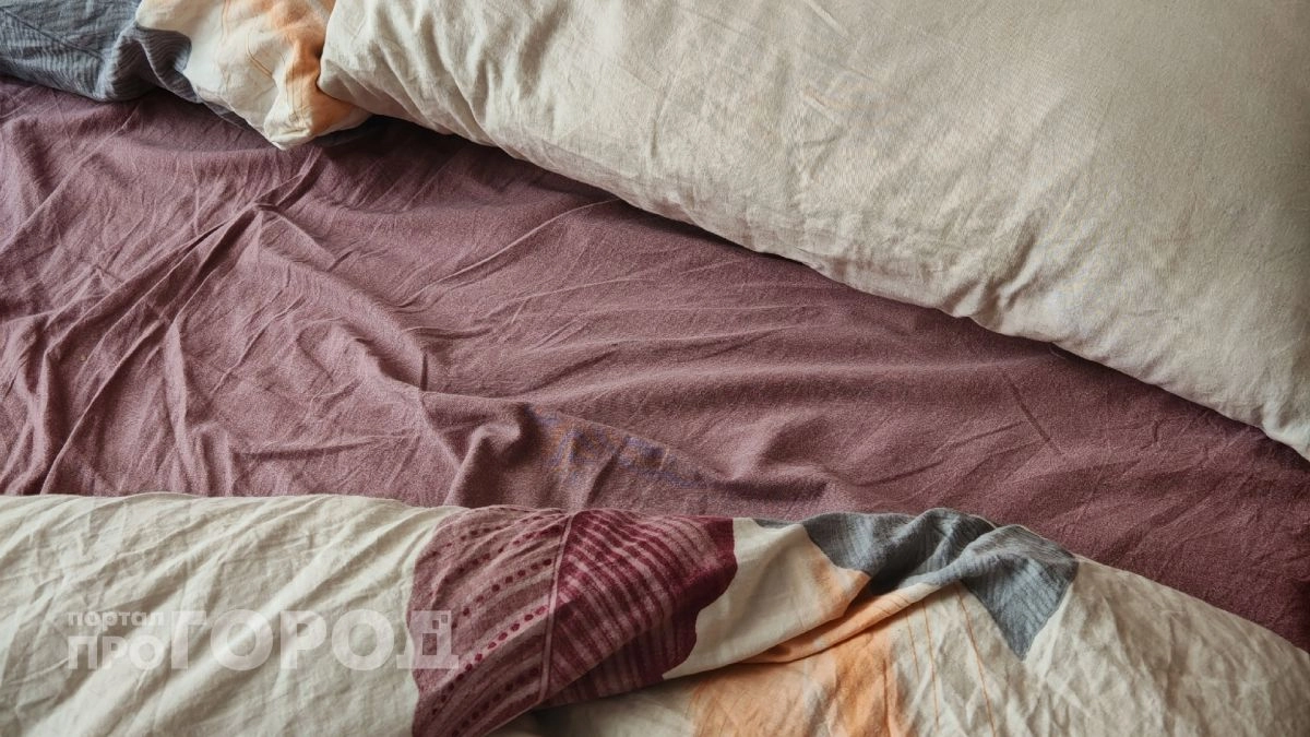 Узнала только в 40 лет - вот как отстирать потную подушку: 5 минут, и она снова свежая