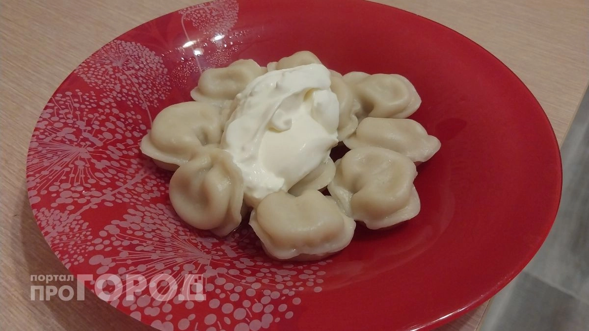 Варить и жарить пельмени больше не модно и не вкусно: теперь готовлю только так и никакой воды