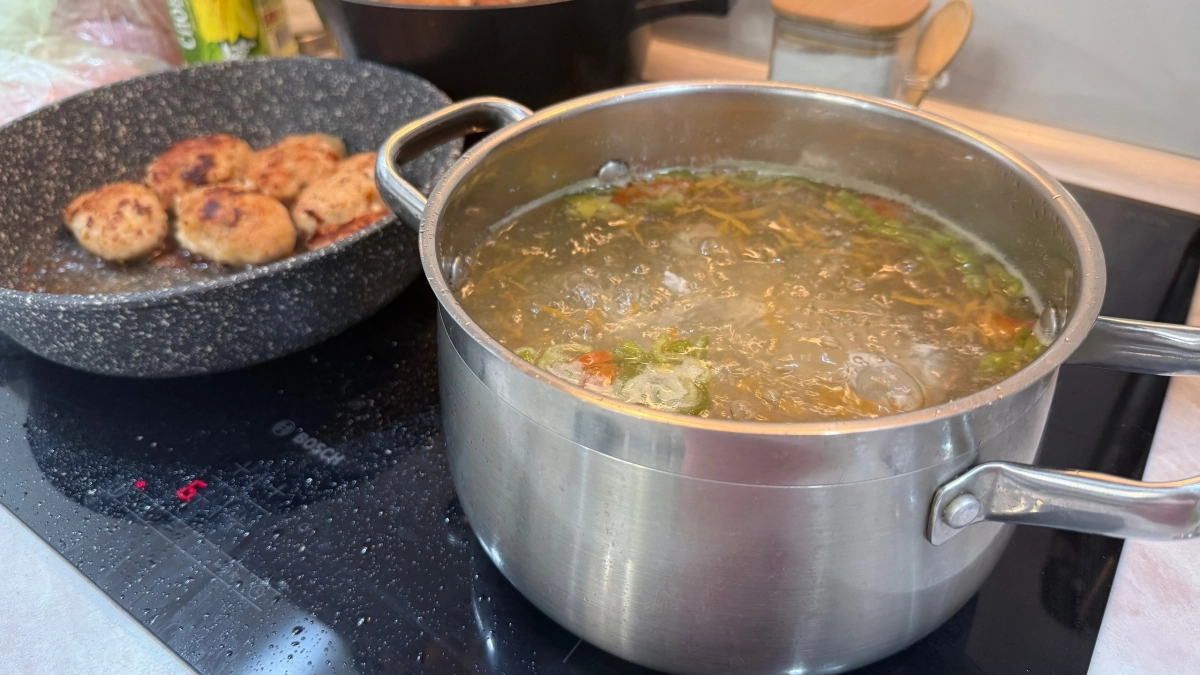 Сколько дней можно держать суп в холодильнике: Роспотребнадзор раскрыл реальный ответ