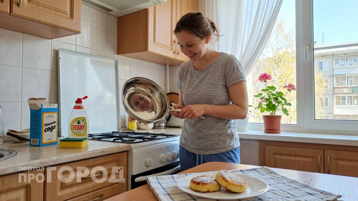 Забудьте про жесткие скребки: один простой кухонный ингредиент растворит даже толстый слой нагара за минуты