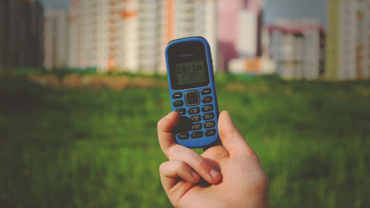 Смартфоны больше не в моде: вот, почему самые продвинутые сейчас возвращаются к кнопочным телефонам