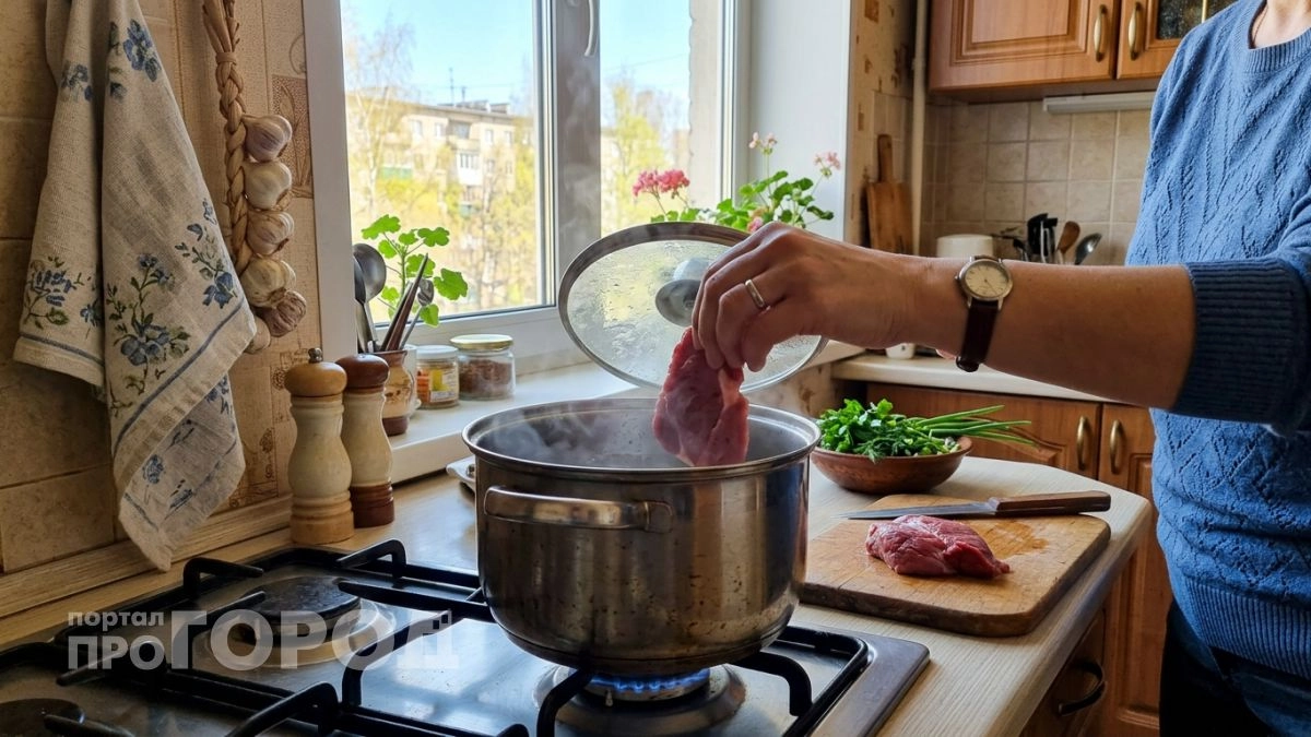 Хватит гадать над первой водой: шеф-повар объяснил почему ваш бульон теряет вкус и как варить его правильно