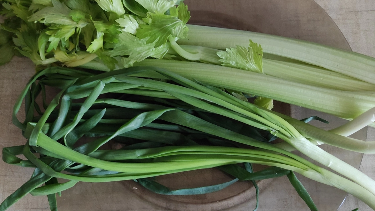 Сохраняю цвет зелени в супе без лишних хлопот: простая хитрость с содой - секрет опытных кулинаров