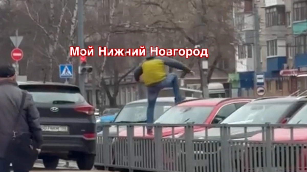 Нижегородец устроил скачки по машинам в Автозаводском районе