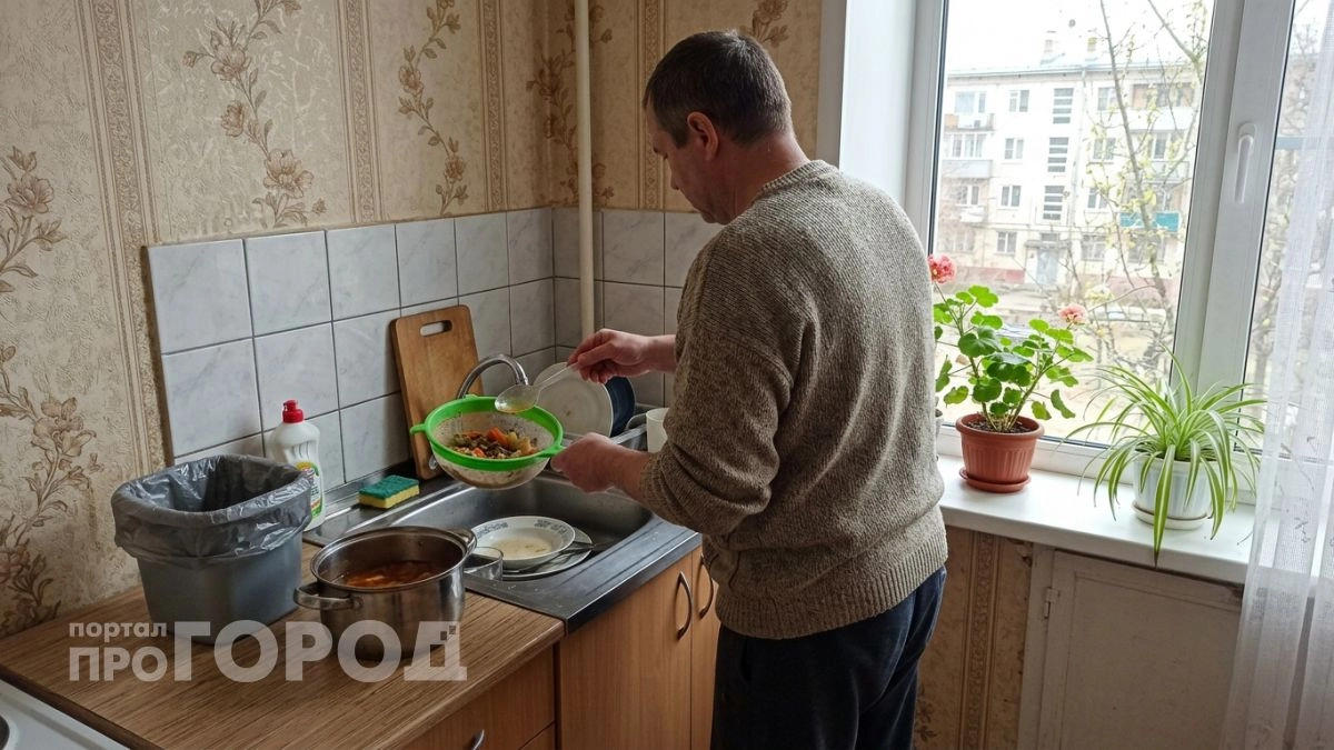 Перестаньте выливать остатки супа в унитаз: сантехник объяснил, к каким серьезным поломкам это приводит