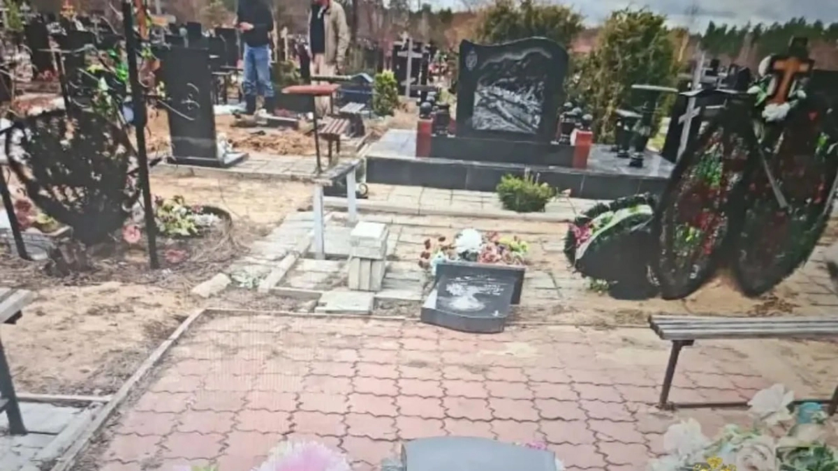 В Дзержинске начали расследование из-за разрушенных могил на кладбище