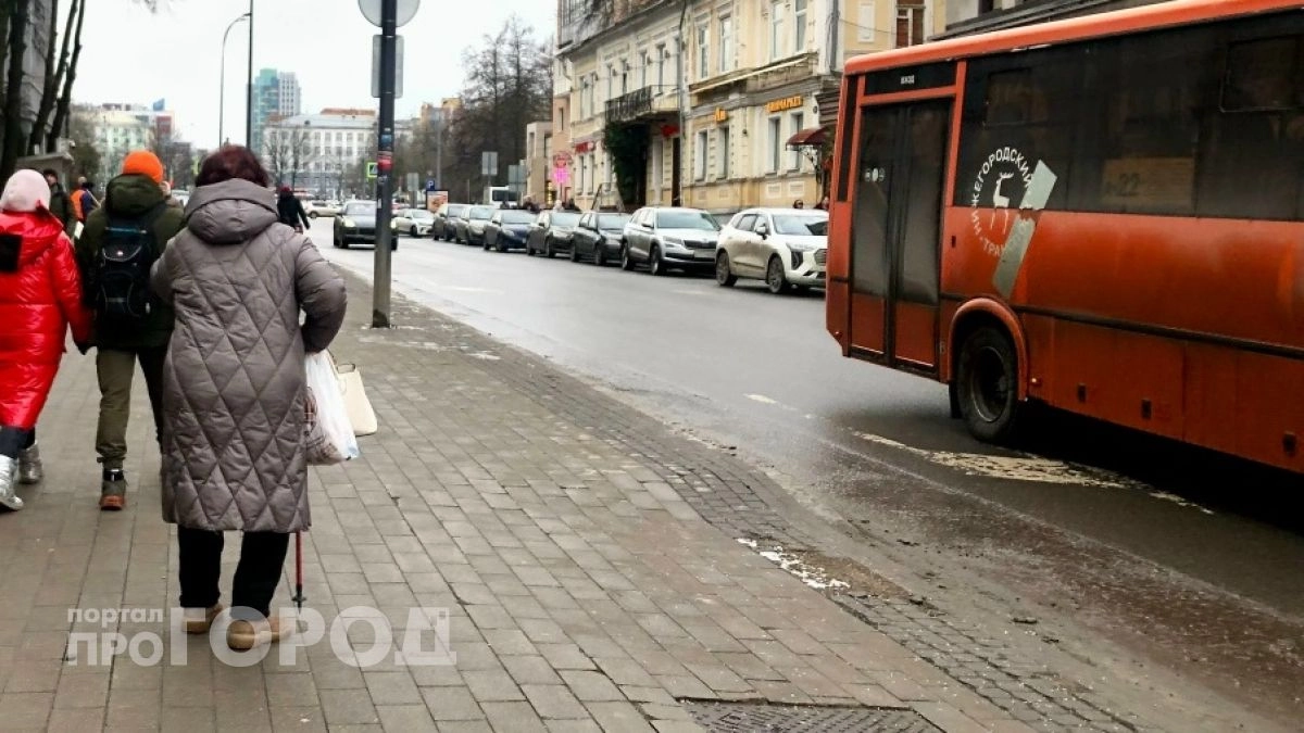 Один звонок заставил нижегородскую пенсионерку завернуть 350 000 рублей в наволочку и отдать курьеру