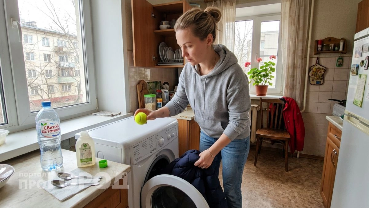 Больше не трачусь на химчистку: подсмотрела профессиональный трюк для стирки пуховиков в прачечной
