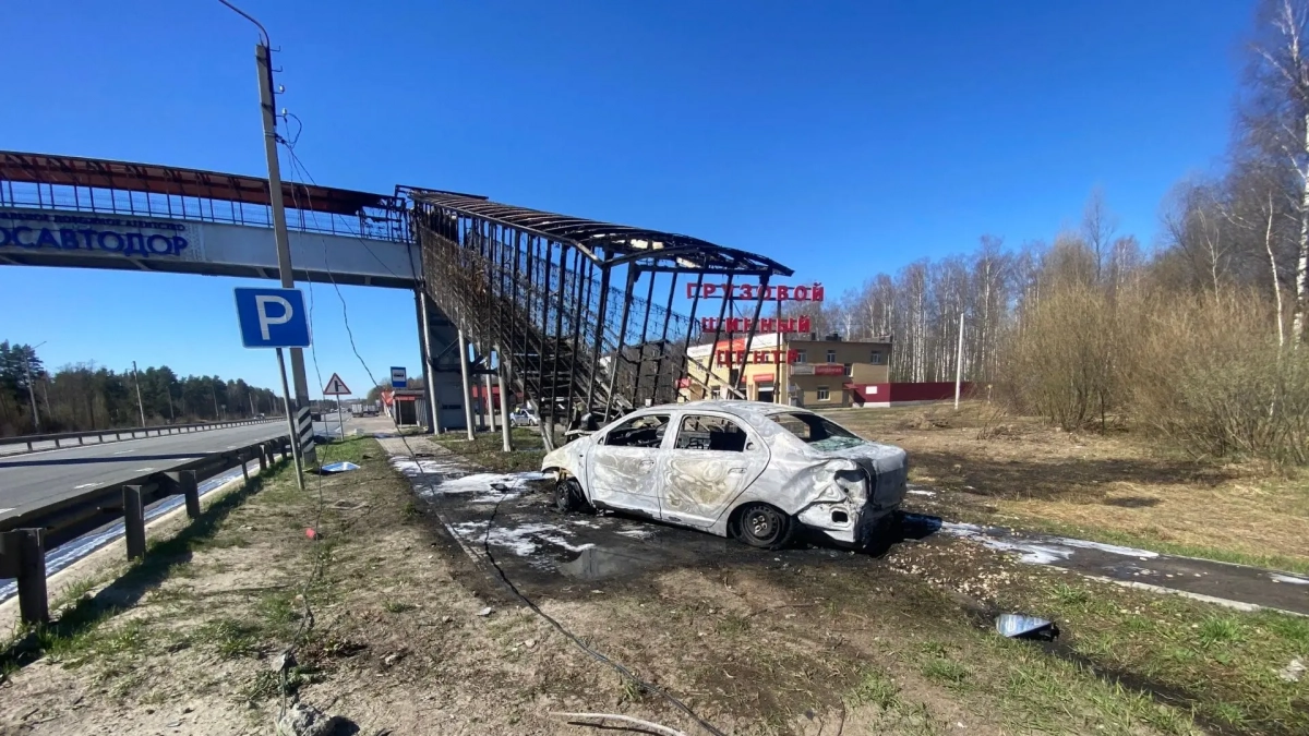 После ДТП на М-7 в Володарском районе загорелись авто и надземный переход