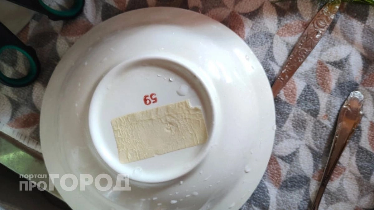 Простой способ удалить липкий слой от наклейки с посуды и других поверхностей