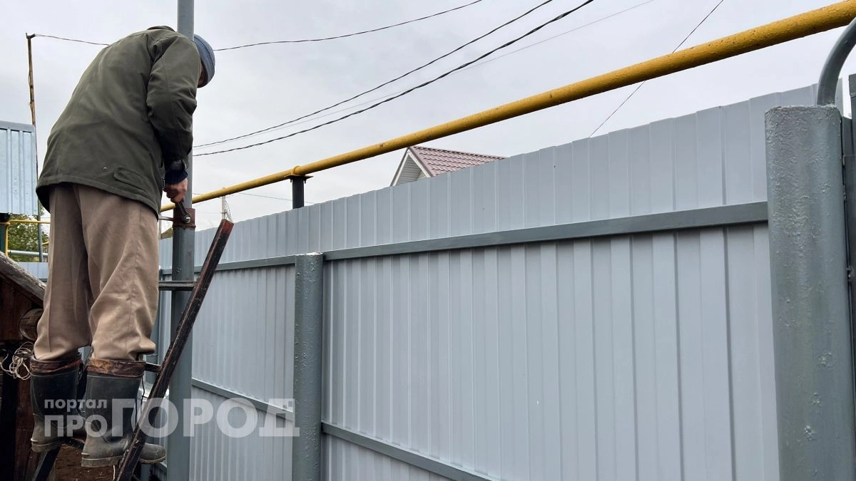 Дачники вскипели от ярости: с приходом весны на участках начнут сносить заборы