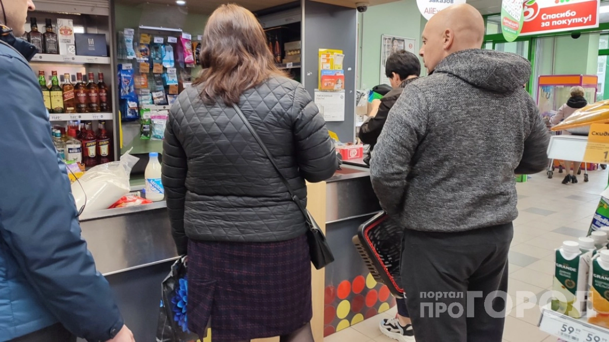 Почему кассиры в Пятерочках и Магнитах всё чаще отказываются принимать наличные:  юрист раскрыл правду - пенсионерам полезно узнать