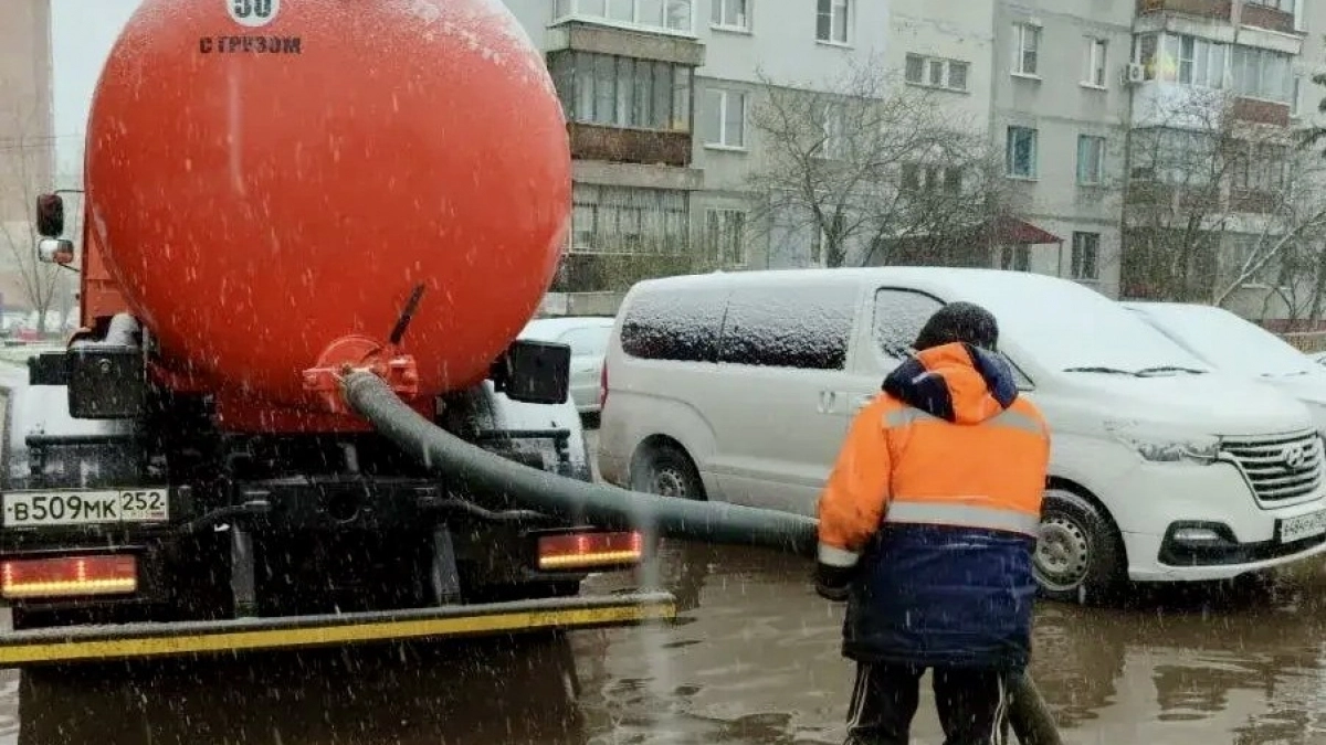 300 тонн противогололедных материалов уже израсходовали сегодня на обработку нижегородских дорог