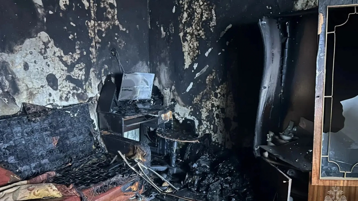 Пожарные спасли 4 человек из горящей квартиры в Бутурлинском районе