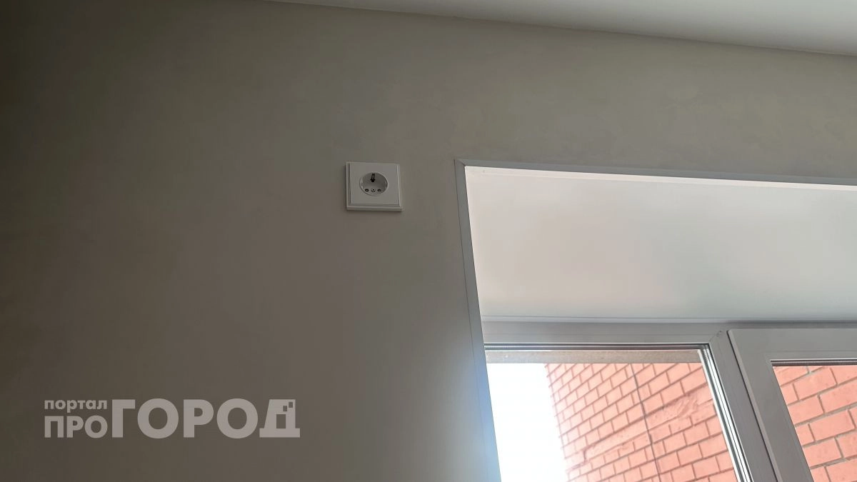 Зачем советские инженеры прятали розетку под потолком: лайфхак из 70-х, который спасает и сейчас
