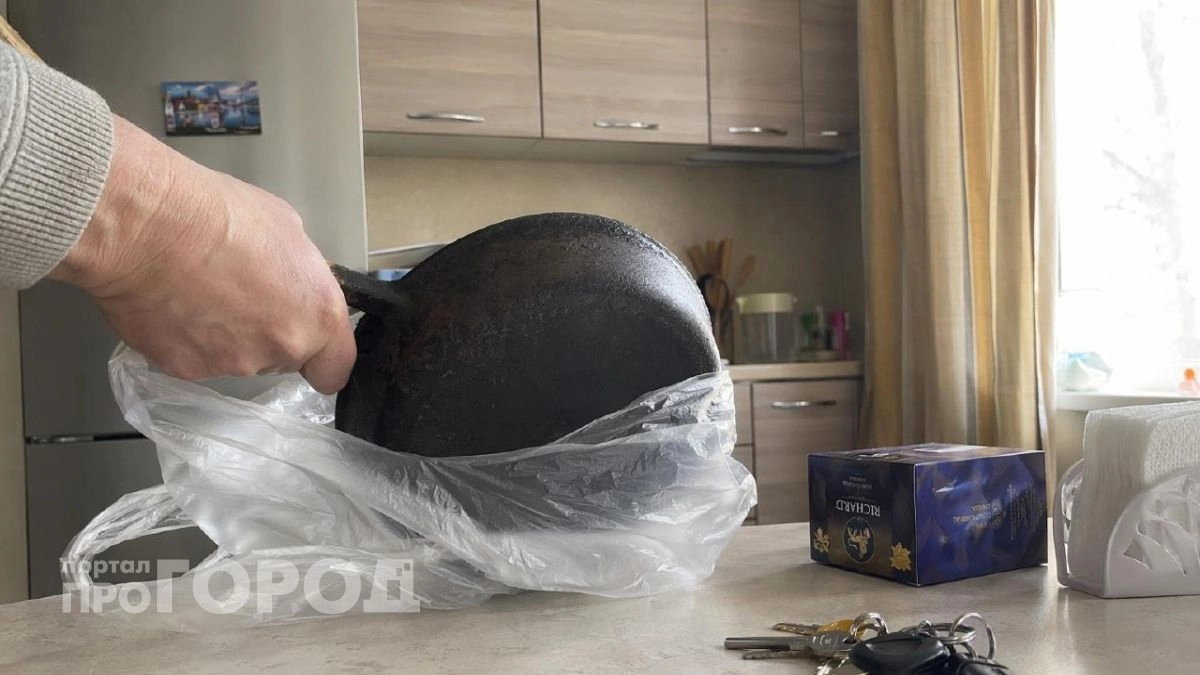 Кладу сковороду в полиэтиленовый пакет, и стойкий нагар отлетает в миг – любуюсь отражением